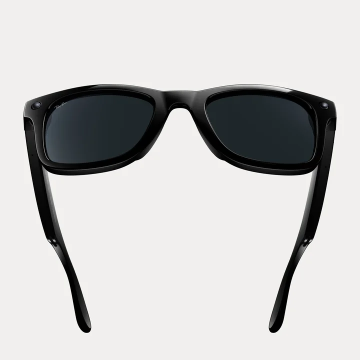 Ray-Ban Meta Gen 3 Wayfarer의 전면 사진