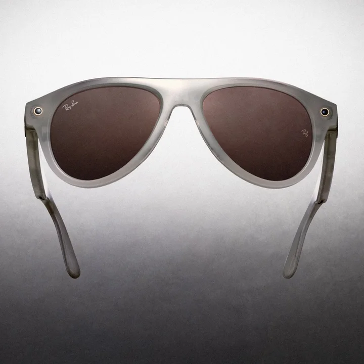 Ray-Ban Meta Gen 3 Aviator 한정판의 전면 사진